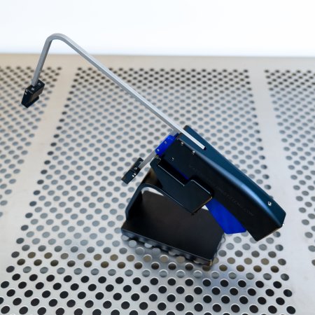 Mechanisches Kommissionierwerkzeug für horizontal versetzte Maskenhandhabung (WHS-L2)